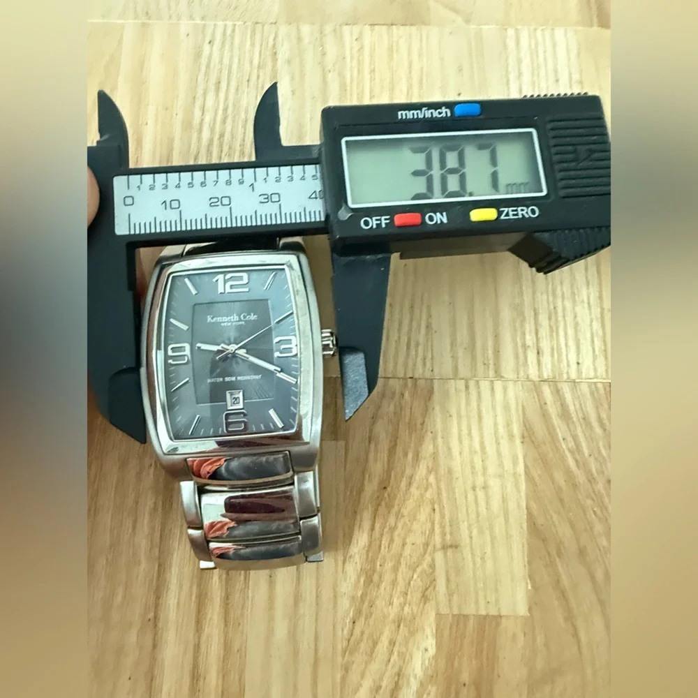 Kenneth Cole New York men’s gray and silver tone watch NEW BATTERY